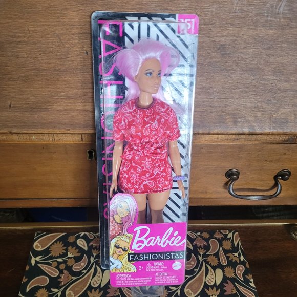 Barbie 2019 Fashionista # 151 Pink Hair - Picture 11 of 17
